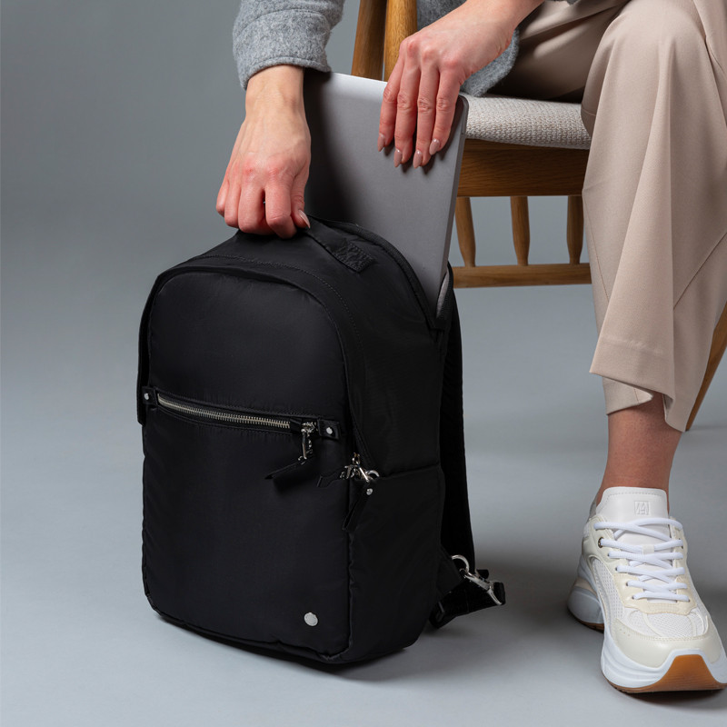 超美品　パックセーフ GO キャリーオンバックパック 34L ブラック PacSafe（パックセーフ） GO キャリーオン バックパック 34L リュック